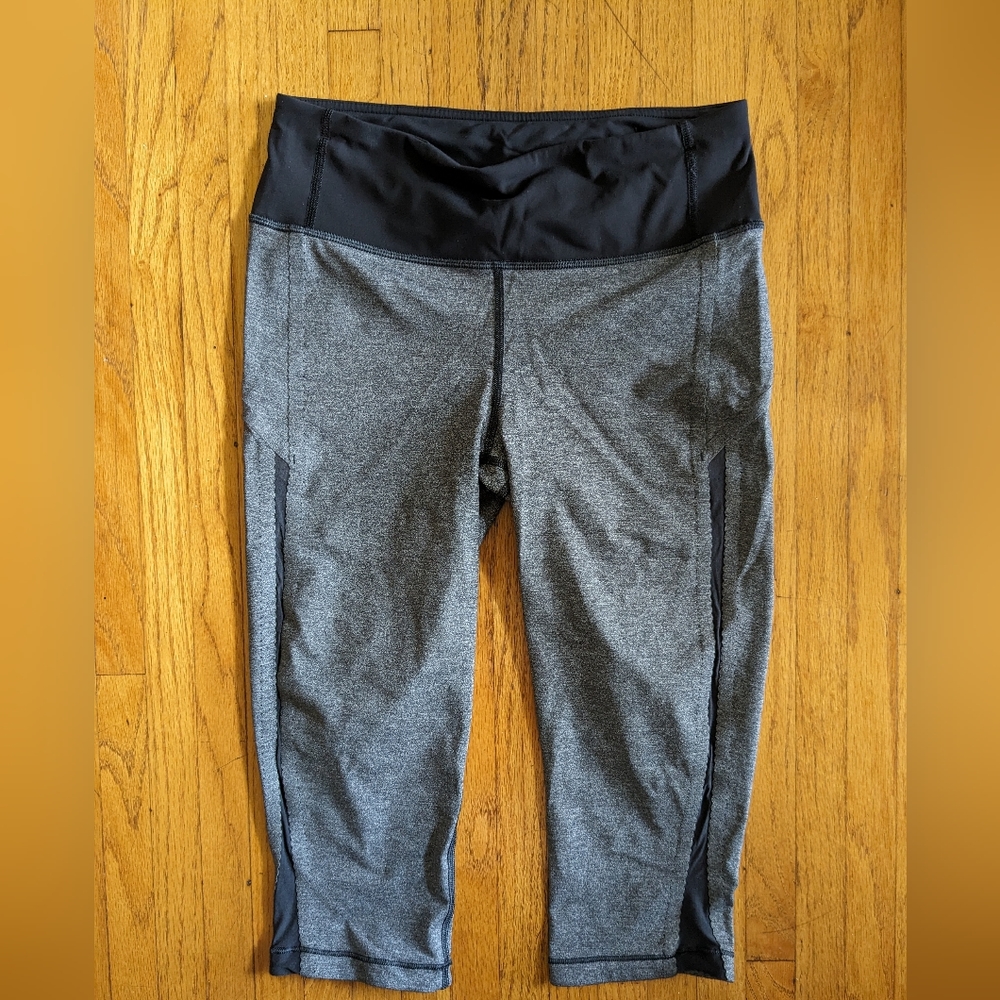Lululemon Smooth Stride Crop Leggings, heathered gray, size 8